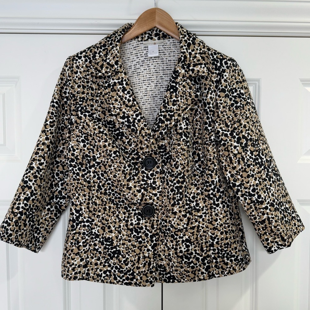 Preswick & Moore Woman’s Size Medium
Jacket Big Button Cheetah Print